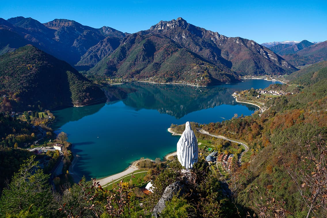 Le acque turchesi del Lago di Ledro