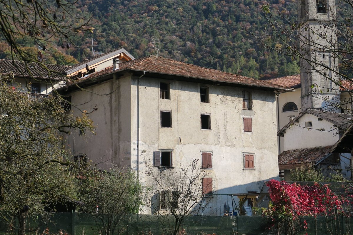 Terratetto plurifamiliare · Enguiso